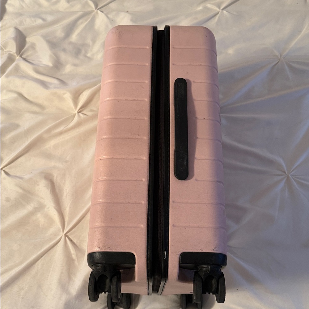 AWAY Millennial Pink Bigger Carry On Suitcase - Picture 6 of 9